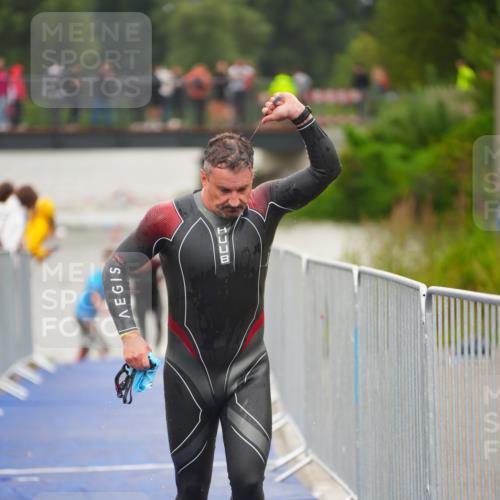 30.08.2026 - Elbe Triathlon Hamburg LAZAROV Photography http://msf.ph/oto/10036552 30.08.2026 09:09:23 Schwimmen 698, 703, 731, 746 meine-sportfotos.de