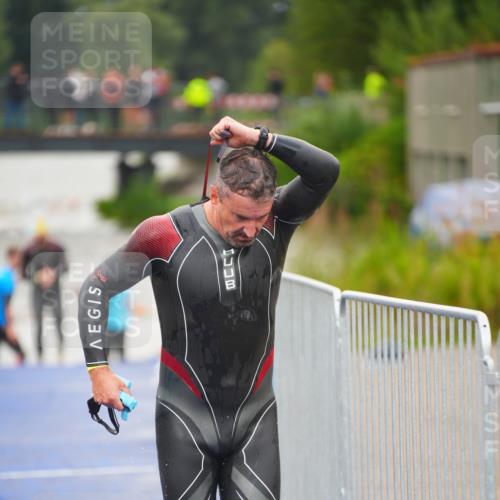 30.08.2026 - Elbe Triathlon Hamburg LAZAROV Photography http://msf.ph/oto/10036554 30.08.2026 09:09:23 Schwimmen 698, 703, 731, 746 meine-sportfotos.de