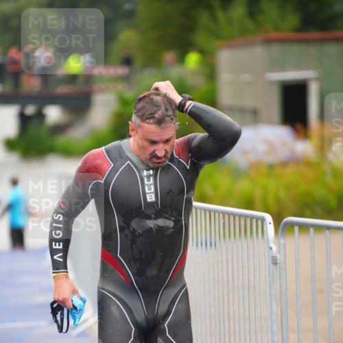 30.08.2026 - Elbe Triathlon Hamburg LAZAROV Photography http://msf.ph/oto/10036557 30.08.2026 09:09:24 Schwimmen 698, 703, 731, 746 meine-sportfotos.de