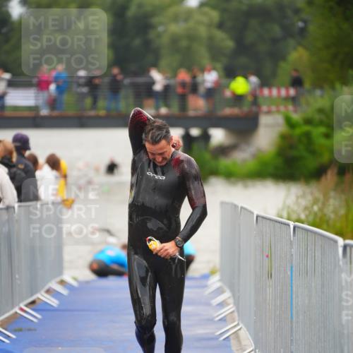 30.08.2026 - Elbe Triathlon Hamburg LAZAROV Photography http://msf.ph/oto/10036571 30.08.2026 09:09:33 Schwimmen 703, 728, 731 meine-sportfotos.de