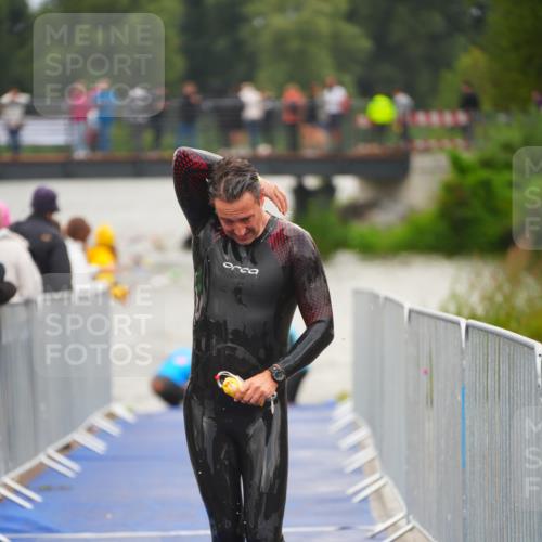 30.08.2026 - Elbe Triathlon Hamburg LAZAROV Photography http://msf.ph/oto/10036578 30.08.2026 09:09:34 Schwimmen 728, 731 meine-sportfotos.de