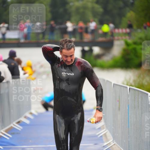 30.08.2026 - Elbe Triathlon Hamburg LAZAROV Photography http://msf.ph/oto/10036581 30.08.2026 09:09:34 Schwimmen 728, 731 meine-sportfotos.de