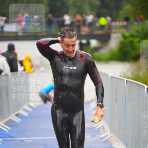 30.08.2026 - Elbe Triathlon Hamburg LAZAROV Photography http://msf.ph/oto/10036584 30.08.2026 09:09:35 Schwimmen 728, 731 meine-sportfotos.de