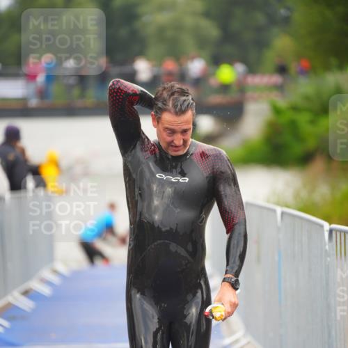 30.08.2026 - Elbe Triathlon Hamburg LAZAROV Photography http://msf.ph/oto/10036587 30.08.2026 09:09:35 Schwimmen 728, 731 meine-sportfotos.de