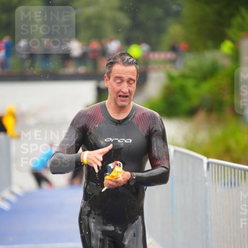 30.08.2026 - Elbe Triathlon Hamburg LAZAROV Photography http://msf.ph/oto/10036589 30.08.2026 09:09:35 Schwimmen 728, 731 meine-sportfotos.de