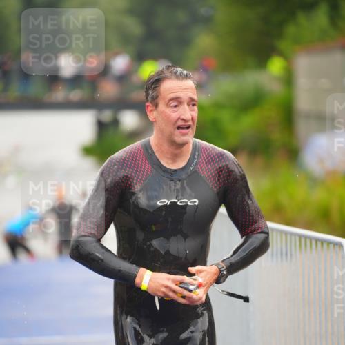 30.08.2026 - Elbe Triathlon Hamburg LAZAROV Photography http://msf.ph/oto/10036592 30.08.2026 09:09:36 Schwimmen 728, 731 meine-sportfotos.de