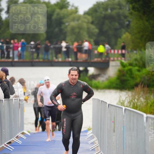 30.08.2026 - Elbe Triathlon Hamburg LAZAROV Photography http://msf.ph/oto/10036599 30.08.2026 09:09:46 Schwimmen 672, 728, 751 meine-sportfotos.de