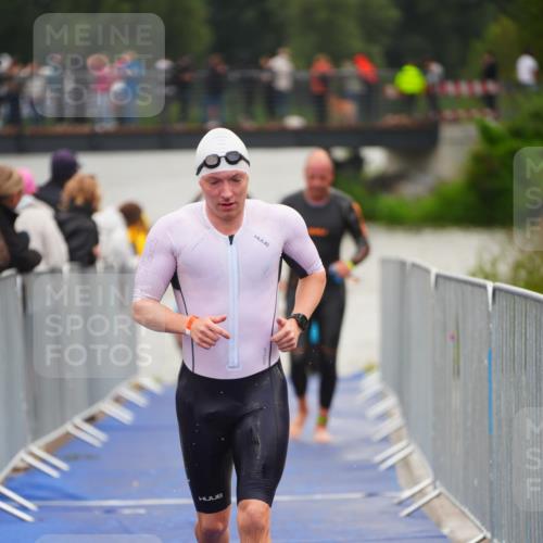 30.08.2026 - Elbe Triathlon Hamburg LAZAROV Photography http://msf.ph/oto/10036618 30.08.2026 09:09:52 Schwimmen 672, 750, 751, 774 meine-sportfotos.de
