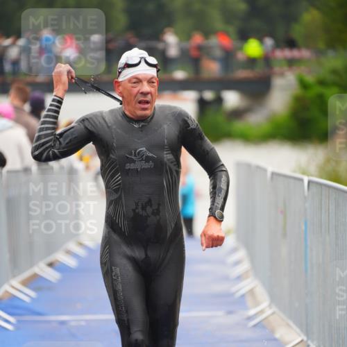 30.08.2026 - Elbe Triathlon Hamburg LAZAROV Photography http://msf.ph/oto/10036659 30.08.2026 09:09:59 Schwimmen 672, 687, 750, 751, 774 meine-sportfotos.de