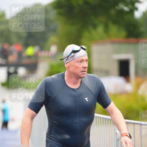 30.08.2026 - Elbe Triathlon Hamburg LAZAROV Photography http://msf.ph/oto/10036681 30.08.2026 09:10:09 Schwimmen 687, 750, 774 meine-sportfotos.de