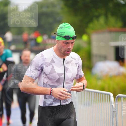 30.08.2026 - Elbe Triathlon Hamburg LAZAROV Photography http://msf.ph/oto/10036751 30.08.2026 09:10:42 Schwimmen 548, 563, 566, 591, 690, 699, 722, 752 meine-sportfotos.de