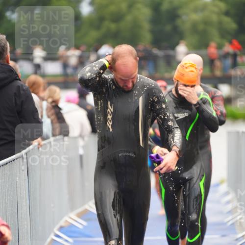 30.08.2026 - Elbe Triathlon Hamburg LAZAROV Photography http://msf.ph/oto/10036987 30.08.2026 09:11:09 Schwimmen 577, 651, 671, 700, 709, 714, 715, 747, 779 meine-sportfotos.de