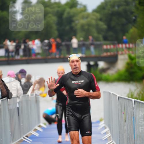 30.08.2026 - Elbe Triathlon Hamburg LAZAROV Photography http://msf.ph/oto/10037218 30.08.2026 09:12:30 Schwimmen 696, 716, 735, 763 meine-sportfotos.de
