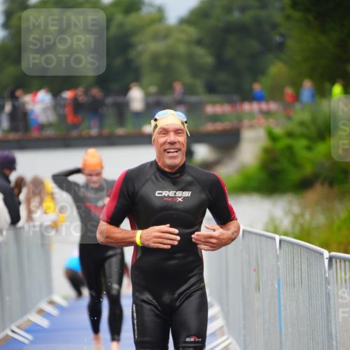 30.08.2026 - Elbe Triathlon Hamburg LAZAROV Photography http://msf.ph/oto/10037227 30.08.2026 09:12:31 Schwimmen 696, 716, 735, 763 meine-sportfotos.de