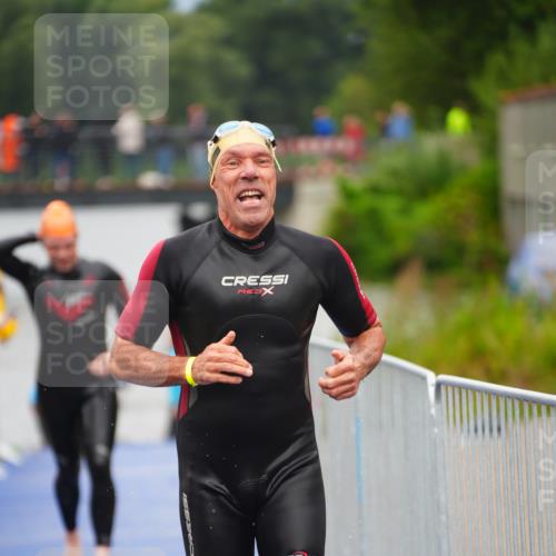 30.08.2026 - Elbe Triathlon Hamburg LAZAROV Photography http://msf.ph/oto/10037234 30.08.2026 09:12:31 Schwimmen 696, 716, 735, 763 meine-sportfotos.de