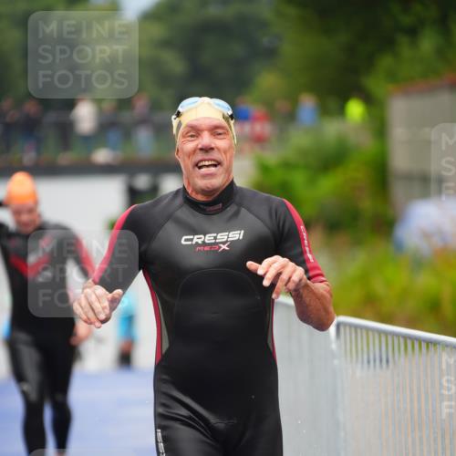 30.08.2026 - Elbe Triathlon Hamburg LAZAROV Photography http://msf.ph/oto/10037236 30.08.2026 09:12:32 Schwimmen 696, 735, 763 meine-sportfotos.de