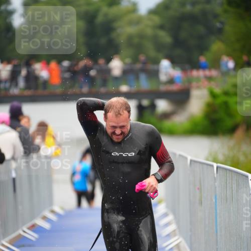 30.08.2026 - Elbe Triathlon Hamburg LAZAROV Photography http://msf.ph/oto/10037271 30.08.2026 09:12:41 Schwimmen 675, 696, 763 meine-sportfotos.de