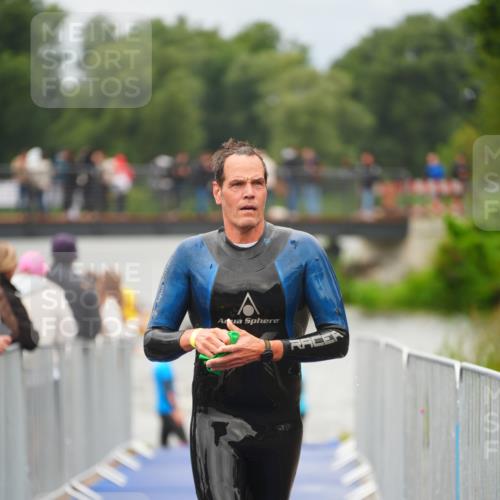 30.08.2026 - Elbe Triathlon Hamburg LAZAROV Photography http://msf.ph/oto/10037325 30.08.2026 09:13:09 Schwimmen 680, 736, 754 meine-sportfotos.de