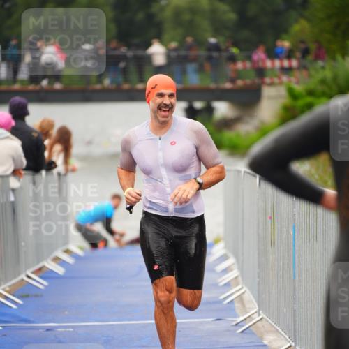 30.08.2026 - Elbe Triathlon Hamburg LAZAROV Photography http://msf.ph/oto/10037386 30.08.2026 09:13:30 Schwimmen 673, 686, 766 meine-sportfotos.de