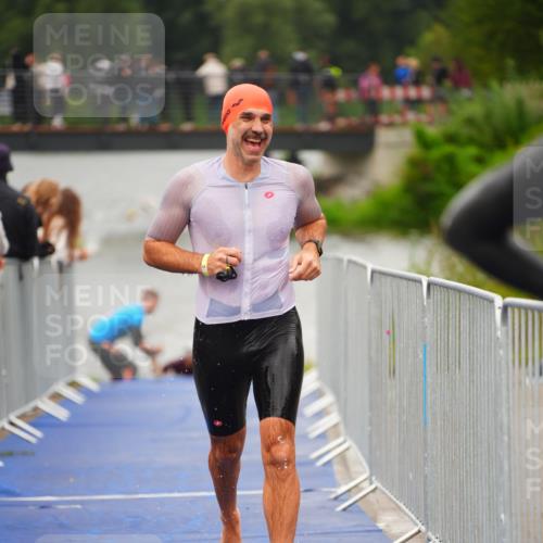 30.08.2026 - Elbe Triathlon Hamburg LAZAROV Photography http://msf.ph/oto/10037389 30.08.2026 09:13:30 Schwimmen 673, 686, 766 meine-sportfotos.de