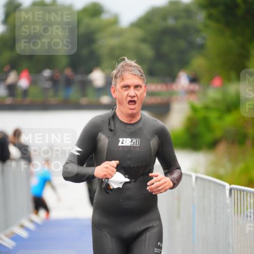 30.08.2026 - Elbe Triathlon Hamburg LAZAROV Photography http://msf.ph/oto/10037480 30.08.2026 09:14:27 Schwimmen 726 meine-sportfotos.de