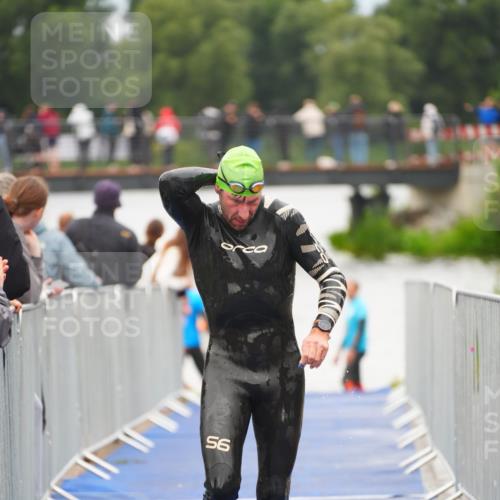 30.08.2026 - Elbe Triathlon Hamburg LAZAROV Photography http://msf.ph/oto/10037527 30.08.2026 09:14:33 Schwimmen 598, 726 meine-sportfotos.de