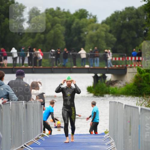 30.08.2026 - Elbe Triathlon Hamburg LAZAROV Photography http://msf.ph/oto/10037539 30.08.2026 09:14:39 Schwimmen 598, 694, 726 meine-sportfotos.de