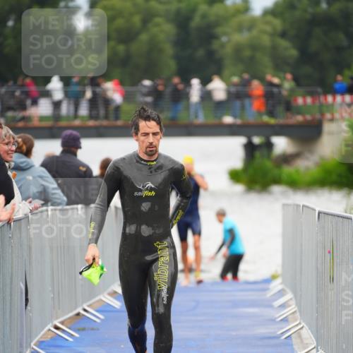 30.08.2026 - Elbe Triathlon Hamburg LAZAROV Photography http://msf.ph/oto/10037568 30.08.2026 09:14:46 Schwimmen 598, 694 meine-sportfotos.de