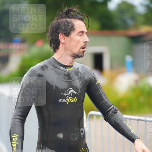 30.08.2026 - Elbe Triathlon Hamburg LAZAROV Photography http://msf.ph/oto/10037580 30.08.2026 09:14:52 Schwimmen 659, 694 meine-sportfotos.de