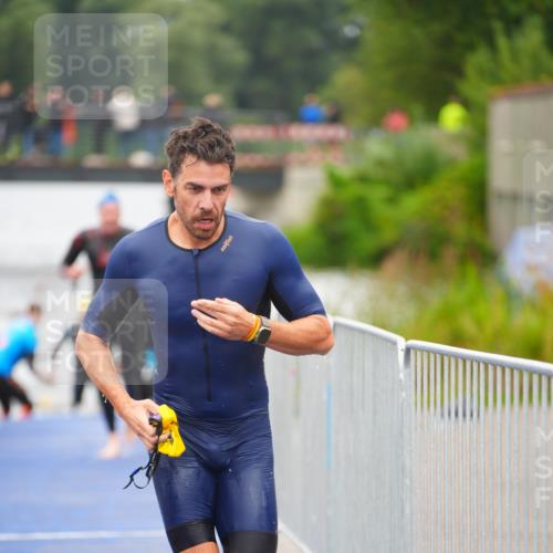 30.08.2026 - Elbe Triathlon Hamburg LAZAROV Photography http://msf.ph/oto/10037590 30.08.2026 09:14:56 Schwimmen 659, 694, 734 meine-sportfotos.de