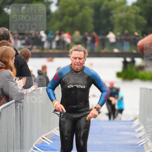 30.08.2026 - Elbe Triathlon Hamburg LAZAROV Photography http://msf.ph/oto/10037700 30.08.2026 09:15:21 Schwimmen 669, 720, 785, 786 meine-sportfotos.de