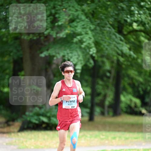 30.08.2026 - Blankeneser Heldenlauf Dr. Thomas Lammeyer http://msf.ph/oto/10038033 30.08.2026 11:00:27 Laufen 9, 1, 4221, 7 meine-sportfotos.de
