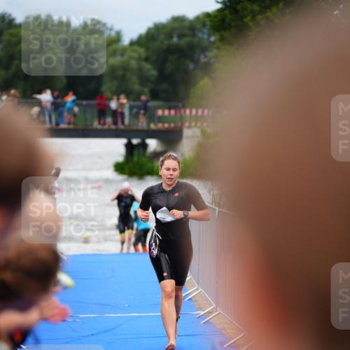 30.08.2026 - Elbe Triathlon Hamburg LAZAROV Photography http://msf.ph/oto/10038709 30.08.2026 14:03:33 Schwimmen 147, 154, 163 meine-sportfotos.de