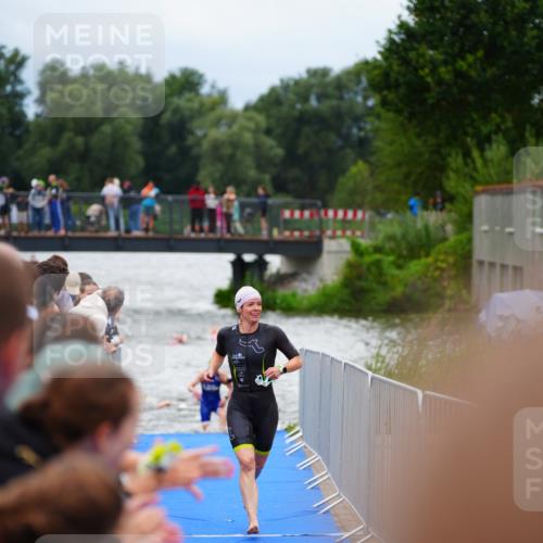 30.08.2026 - Elbe Triathlon Hamburg LAZAROV Photography http://msf.ph/oto/10038711 30.08.2026 14:03:39 Schwimmen 129, 147, 163 meine-sportfotos.de