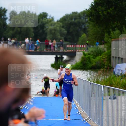 30.08.2026 - Elbe Triathlon Hamburg LAZAROV Photography http://msf.ph/oto/10038728 30.08.2026 14:03:48 Schwimmen 129, 131, 147 meine-sportfotos.de