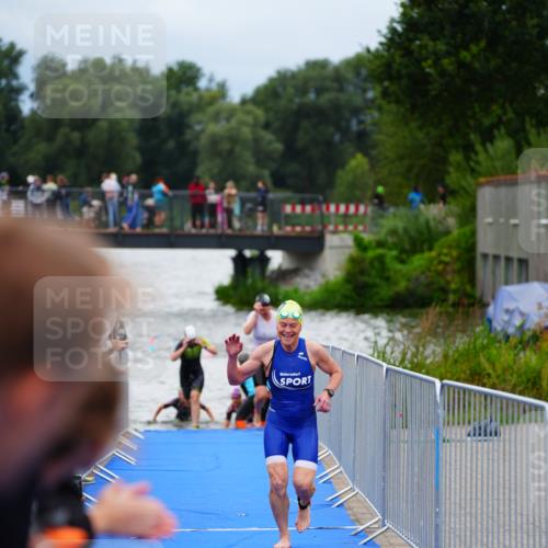30.08.2026 - Elbe Triathlon Hamburg LAZAROV Photography http://msf.ph/oto/10038731 30.08.2026 14:03:48 Schwimmen 129, 131, 147 meine-sportfotos.de