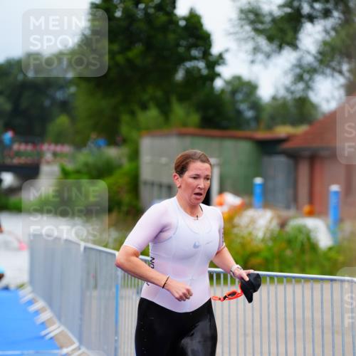 30.08.2026 - Elbe Triathlon Hamburg LAZAROV Photography http://msf.ph/oto/10038749 30.08.2026 14:03:55 Schwimmen 129, 131, 140, 148, 150, 164 meine-sportfotos.de
