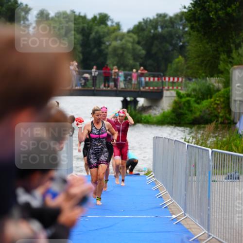 30.08.2026 - Elbe Triathlon Hamburg LAZAROV Photography http://msf.ph/oto/10038802 30.08.2026 14:04:23 Schwimmen 156, 172, 179 meine-sportfotos.de