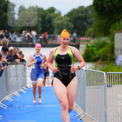 30.08.2026 - Elbe Triathlon Hamburg LAZAROV Photography http://msf.ph/oto/10038932 30.08.2026 14:04:57 Schwimmen 130, 142, 149, 152, 165, 177 meine-sportfotos.de