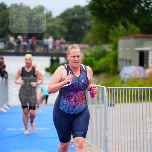 30.08.2026 - Elbe Triathlon Hamburg LAZAROV Photography http://msf.ph/oto/10038988 30.08.2026 14:05:08 Schwimmen 130, 141, 142, 149, 151, 155, 177, 178 meine-sportfotos.de