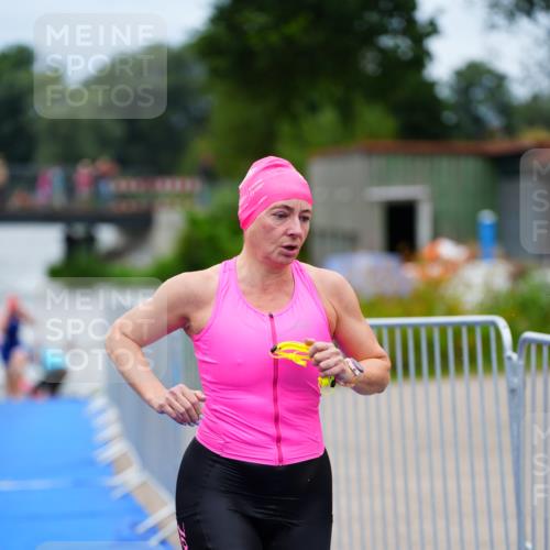 30.08.2026 - Elbe Triathlon Hamburg LAZAROV Photography http://msf.ph/oto/10039090 30.08.2026 14:05:22 Schwimmen 141, 151, 162 meine-sportfotos.de