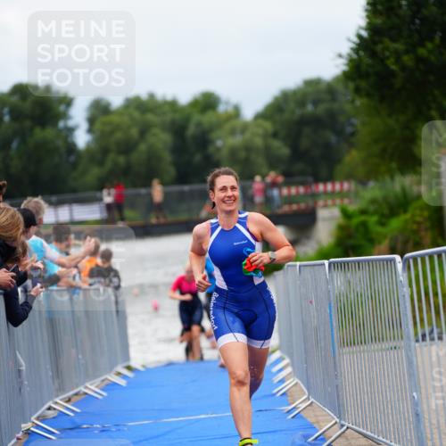 30.08.2026 - Elbe Triathlon Hamburg LAZAROV Photography http://msf.ph/oto/10039102 30.08.2026 14:05:29 Schwimmen 132, 161, 162 meine-sportfotos.de
