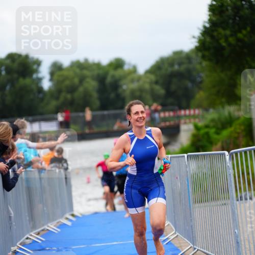 30.08.2026 - Elbe Triathlon Hamburg LAZAROV Photography http://msf.ph/oto/10039104 30.08.2026 14:05:29 Schwimmen 132, 161, 162 meine-sportfotos.de