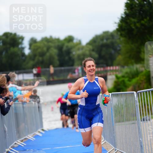 30.08.2026 - Elbe Triathlon Hamburg LAZAROV Photography http://msf.ph/oto/10039107 30.08.2026 14:05:29 Schwimmen 132, 161, 162 meine-sportfotos.de