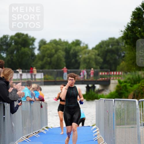 30.08.2026 - Elbe Triathlon Hamburg LAZAROV Photography http://msf.ph/oto/10039196 30.08.2026 14:05:49 Schwimmen 128, 137, 146, 153, 159, 161 meine-sportfotos.de