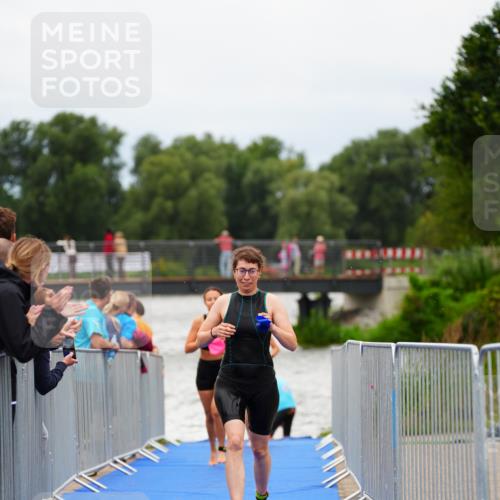 30.08.2026 - Elbe Triathlon Hamburg LAZAROV Photography http://msf.ph/oto/10039199 30.08.2026 14:05:49 Schwimmen 128, 137, 146, 153, 159, 161 meine-sportfotos.de