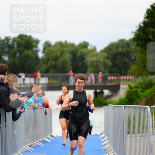 30.08.2026 - Elbe Triathlon Hamburg LAZAROV Photography http://msf.ph/oto/10039201 30.08.2026 14:05:50 Schwimmen 128, 137, 145, 146, 153, 159 meine-sportfotos.de