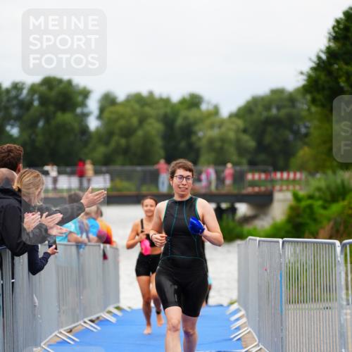 30.08.2026 - Elbe Triathlon Hamburg LAZAROV Photography http://msf.ph/oto/10039204 30.08.2026 14:05:50 Schwimmen 128, 137, 145, 146, 153, 159 meine-sportfotos.de