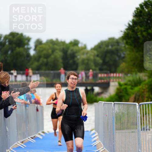 30.08.2026 - Elbe Triathlon Hamburg LAZAROV Photography http://msf.ph/oto/10039206 30.08.2026 14:05:50 Schwimmen 128, 137, 145, 146, 153, 159 meine-sportfotos.de
