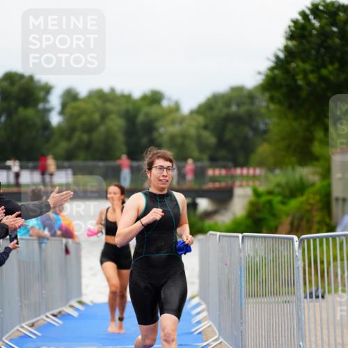 30.08.2026 - Elbe Triathlon Hamburg LAZAROV Photography http://msf.ph/oto/10039208 30.08.2026 14:05:50 Schwimmen 128, 137, 145, 146, 153, 159 meine-sportfotos.de